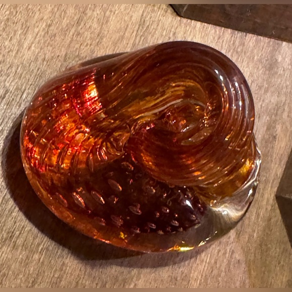 Thames Glass Amber/cognac Shell Paperweight 🐚 - Picture 12 of 14